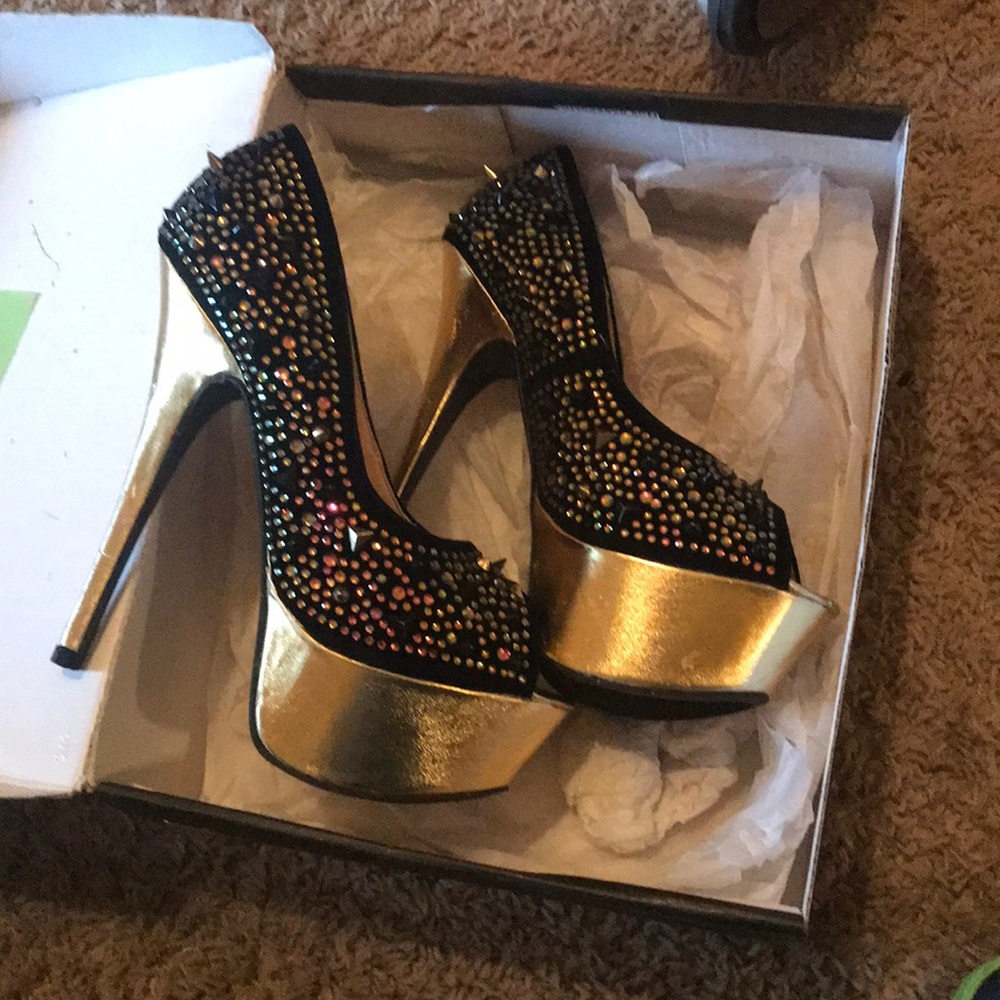Black and gold stiletto peep toe - Picture 3 of 3